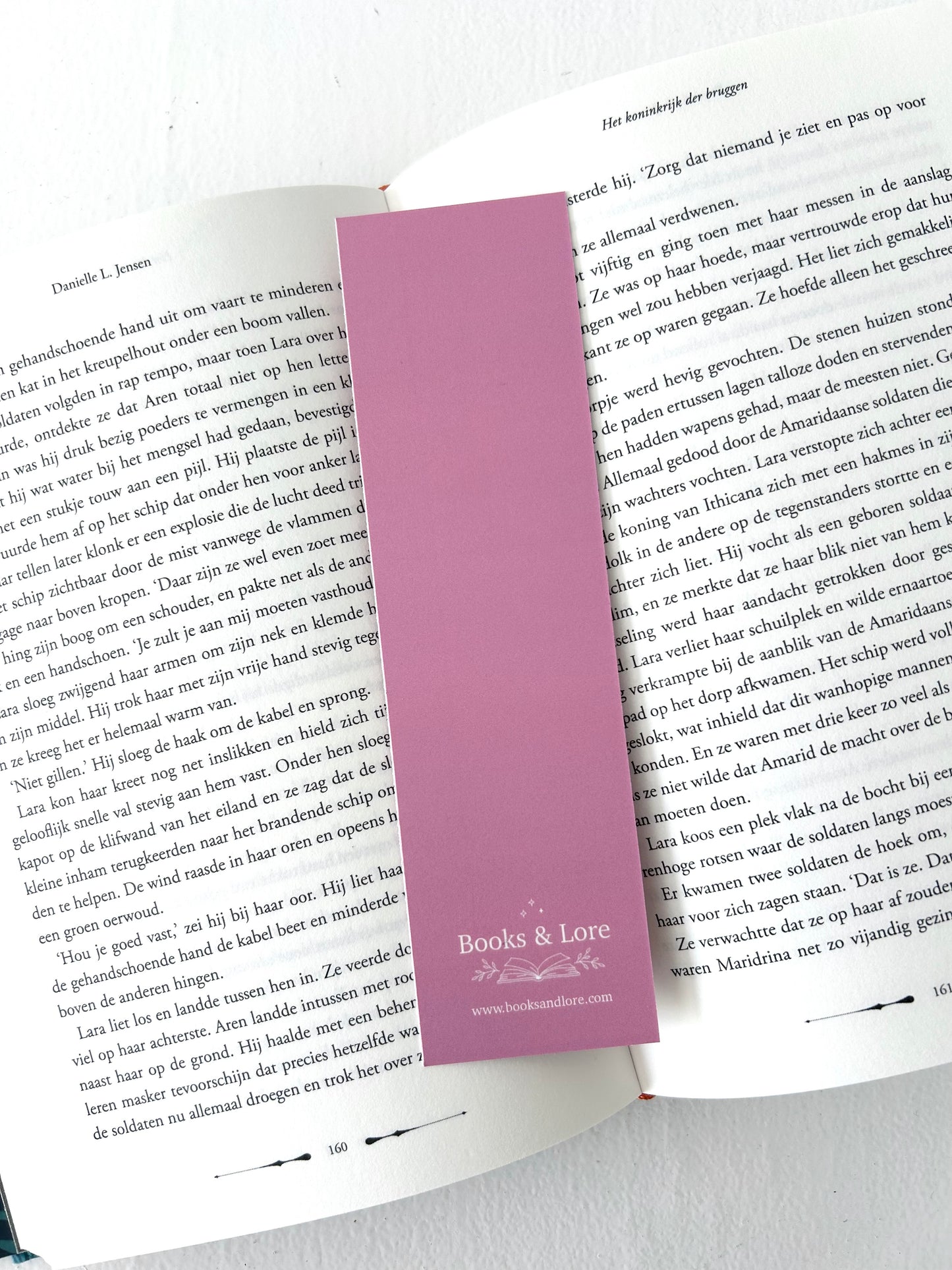 Roze romantasy boekenlegger