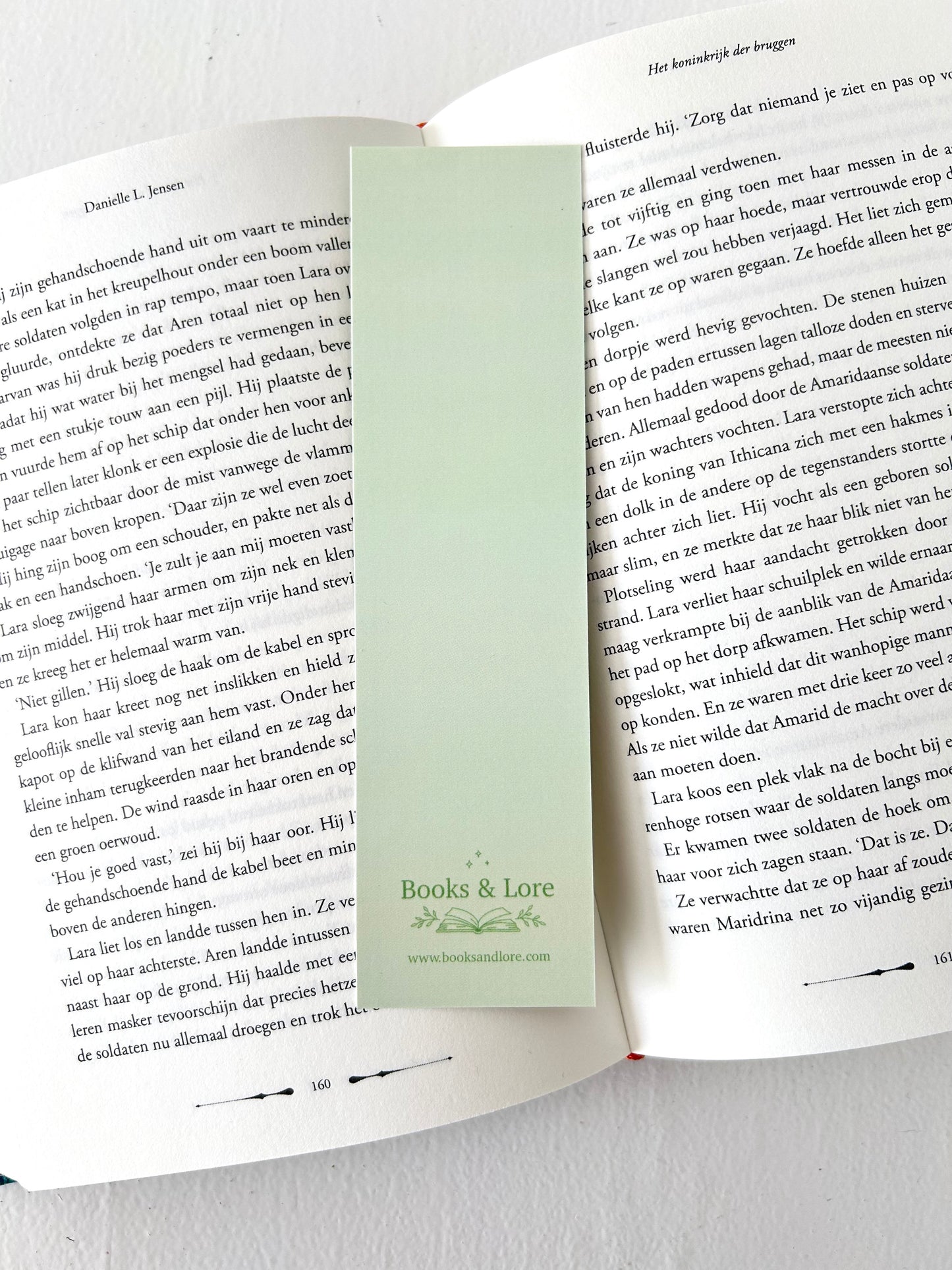 Boekenlegger zacht groen met roze bloemen