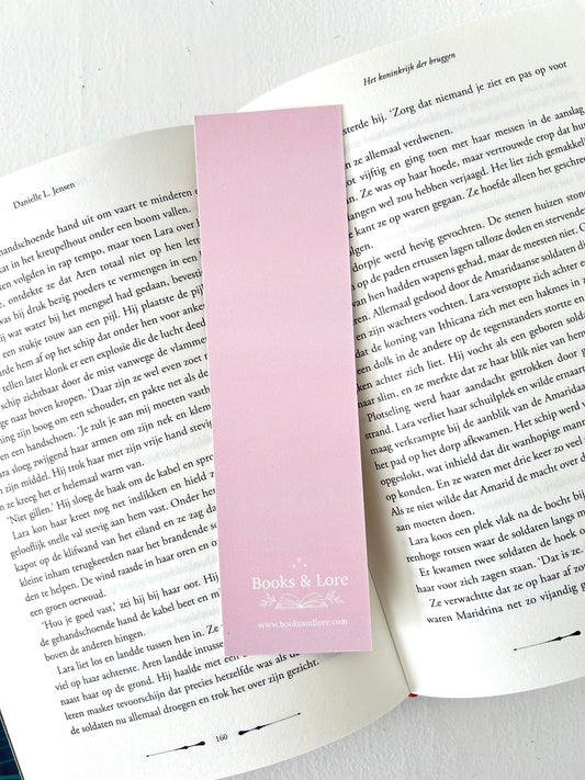 Roze boekenlegger met madeliefjes
