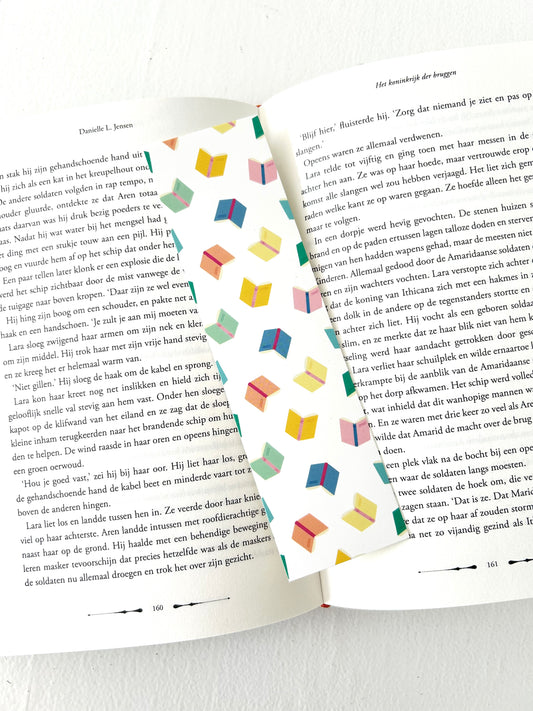 Boekenlegger met boeken